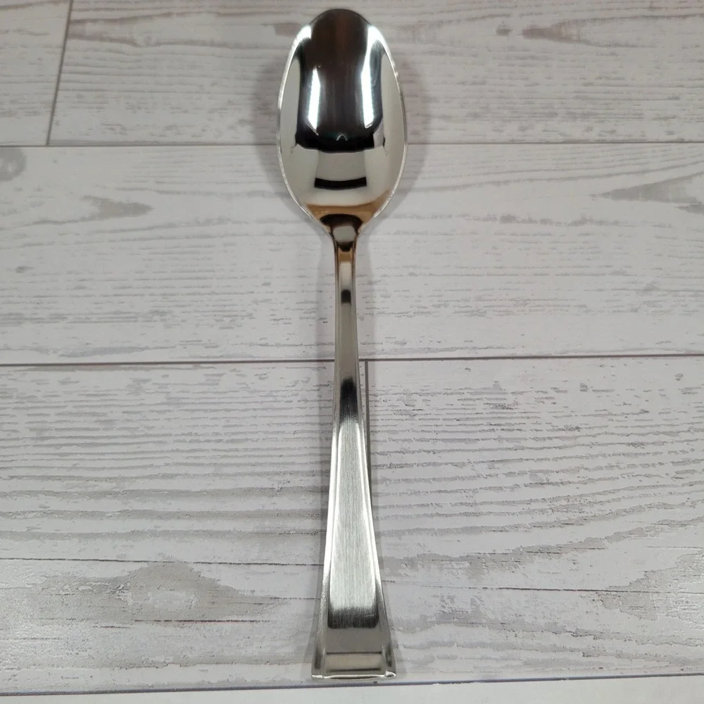 Tomodachi Ainsleigh 80pc Service for 12 plus Hostess set 18/10 Stainless NEW